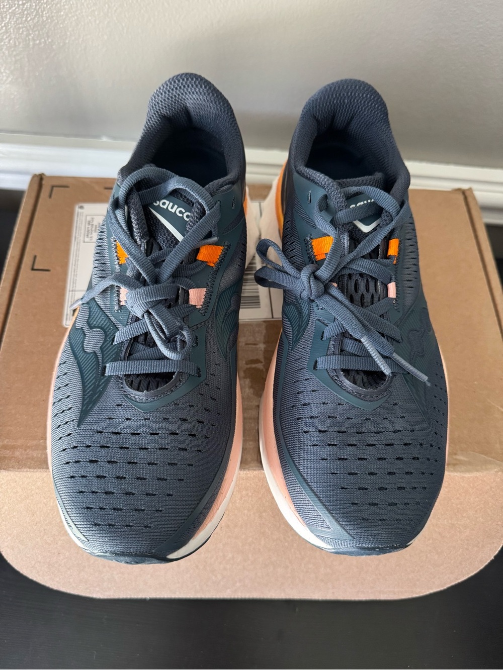 Women’s 7.5 - Saucony Endorphin Speed 4 - Picture 3 of 4
